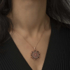 Findit Gümüş Rose Geometrik Desenli Madalyon Kolye