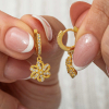 Findit ​Gümüş Sallantılı Gold Çiçek Kadın Küpe